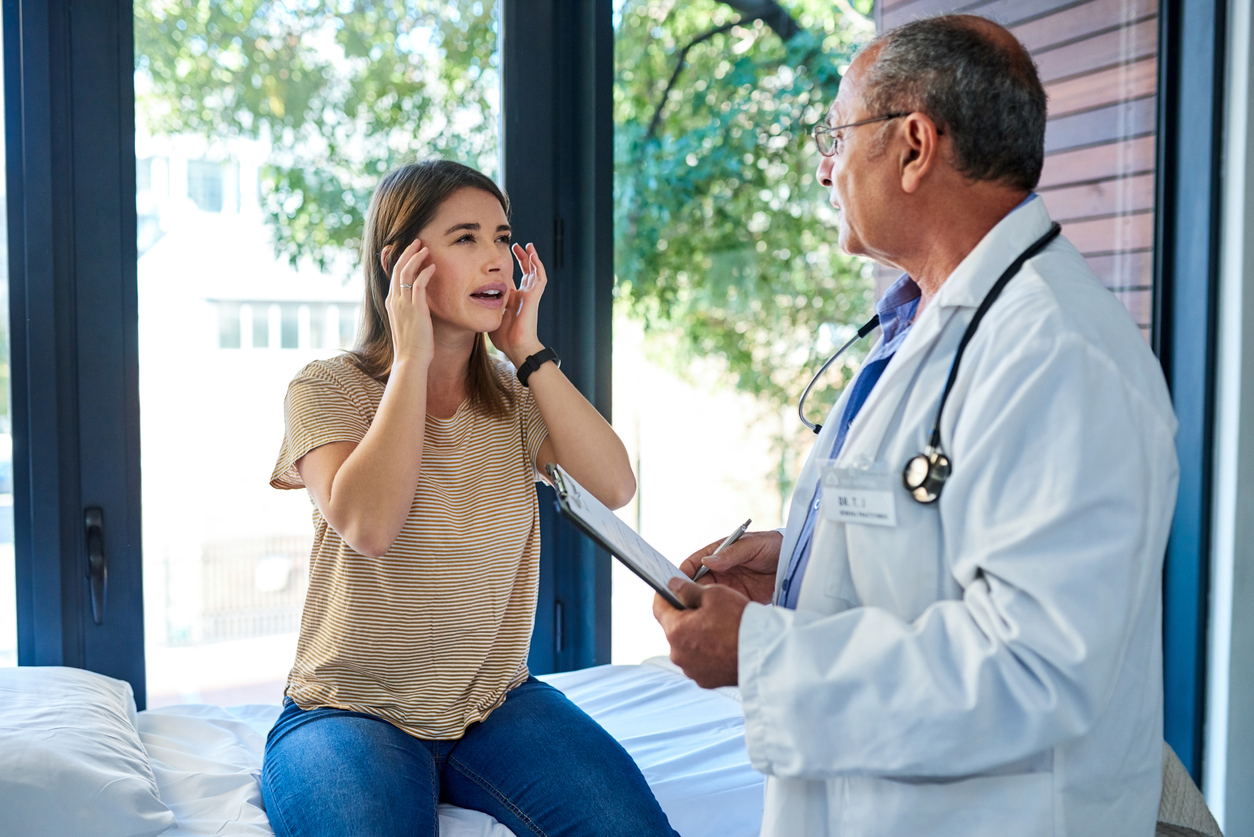 a lady discussing his headache treatment with doctor